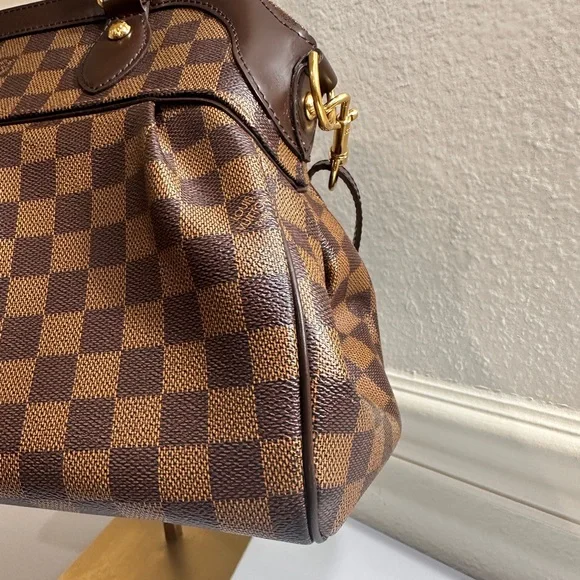 LOUIS VUITTON Trevi PM. Damier ebene shoulder bag with COA and dustbag. - Picture 14 of 17